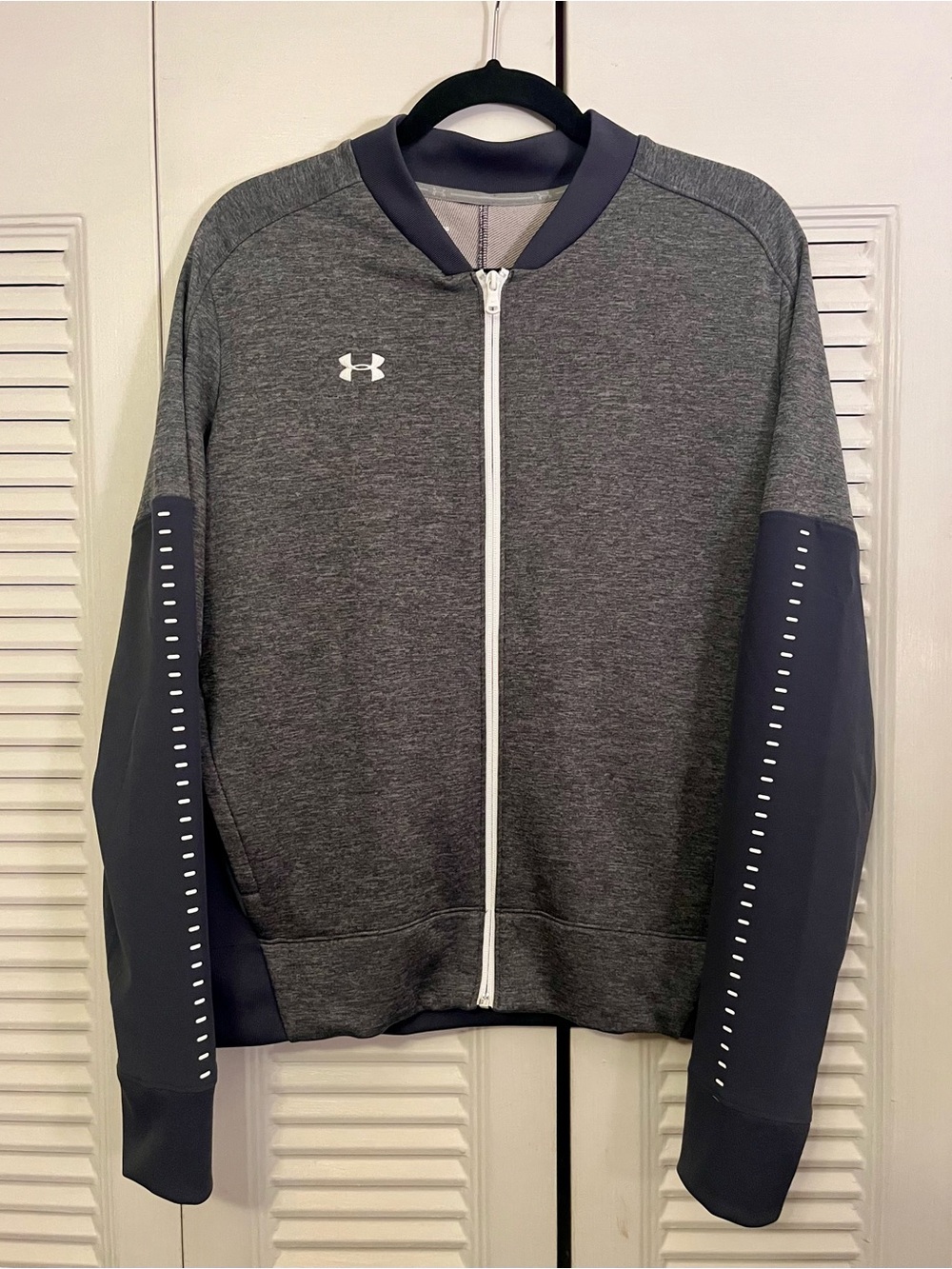 Under armour XL cold gear loose fit full zip jacket